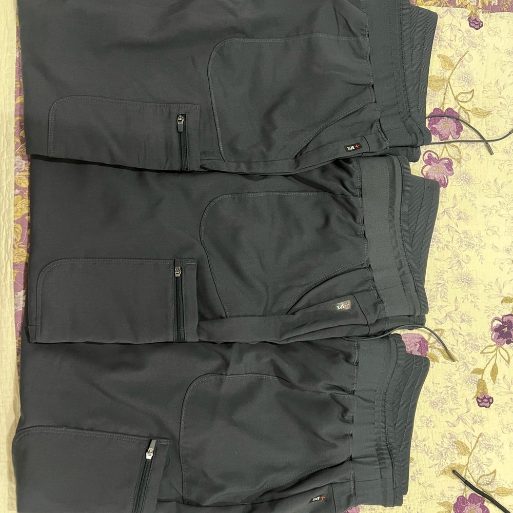 Jogger style scrub pants. Never worn. Size L